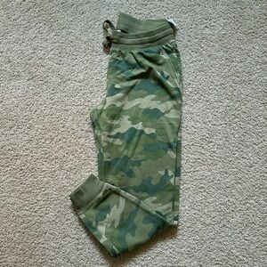 NWT Cameo Jogger Pant (Small)